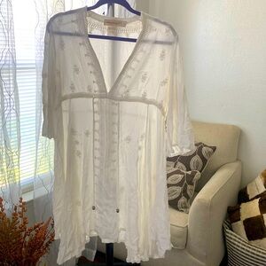 Urban Mangoz Embroidered Tunic Size Large